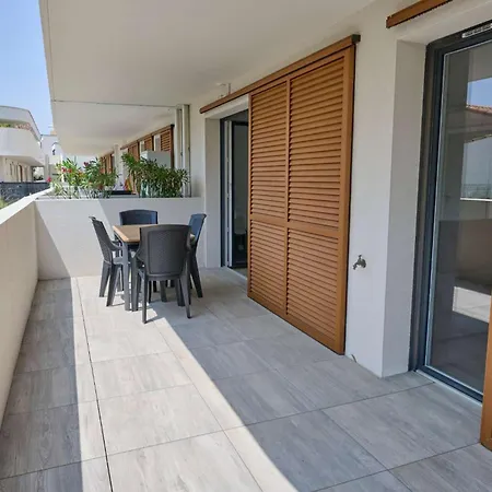شقة Appartement T2 Terrasse Et Piscine 300M De La Plage *